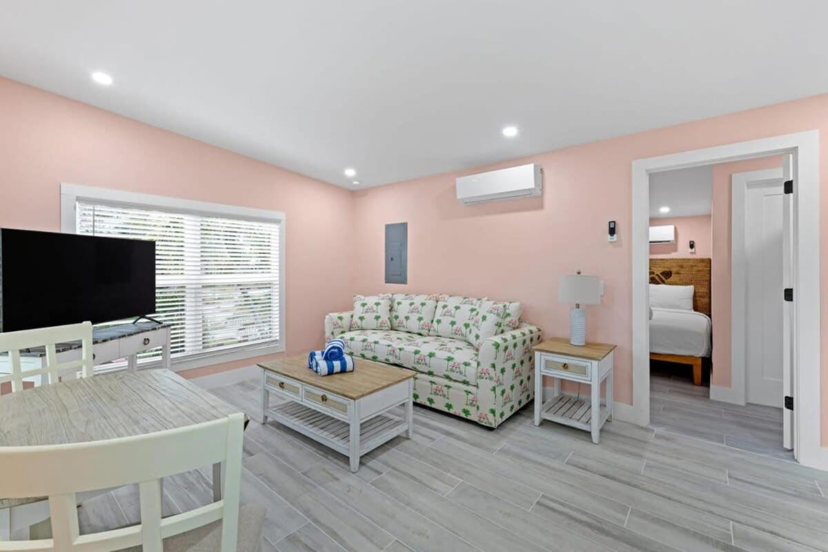 Charming Suite With Balcony And Bikes In Historic Sandpiper Inn Sanibel Exteriér fotografie