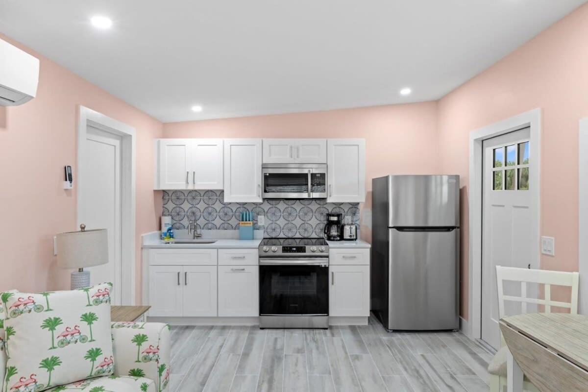 Charming Suite With Balcony And Bikes In Historic Sandpiper Inn Sanibel Exteriér fotografie